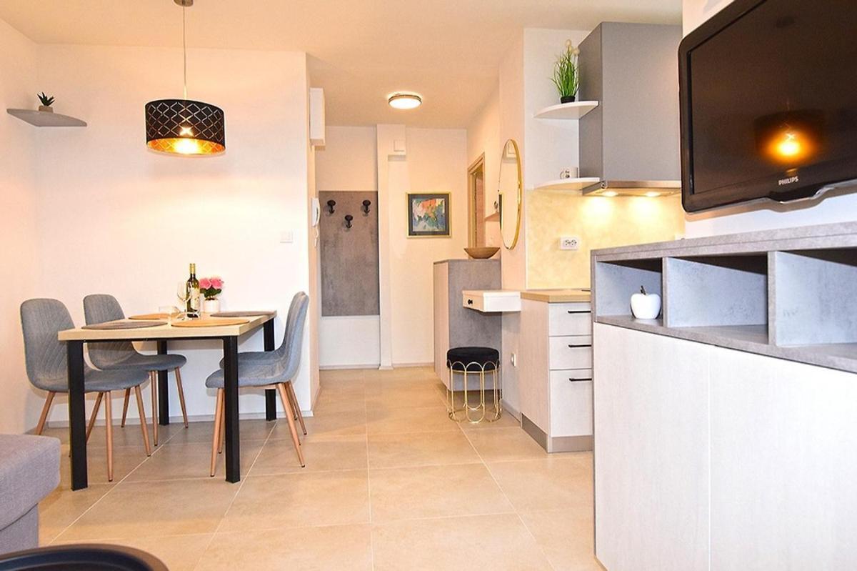 Sole Pula Apartman-Near Beach Esterno foto